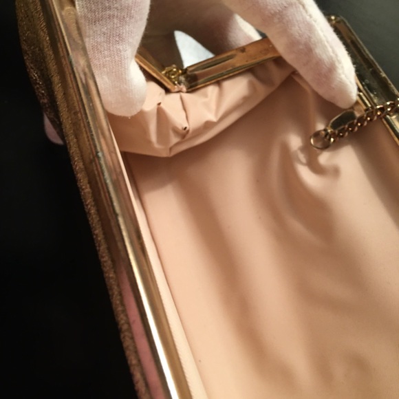 VINTAGE GOLD METALLIC CLUTCH /PURSE - Picture 7 of 8